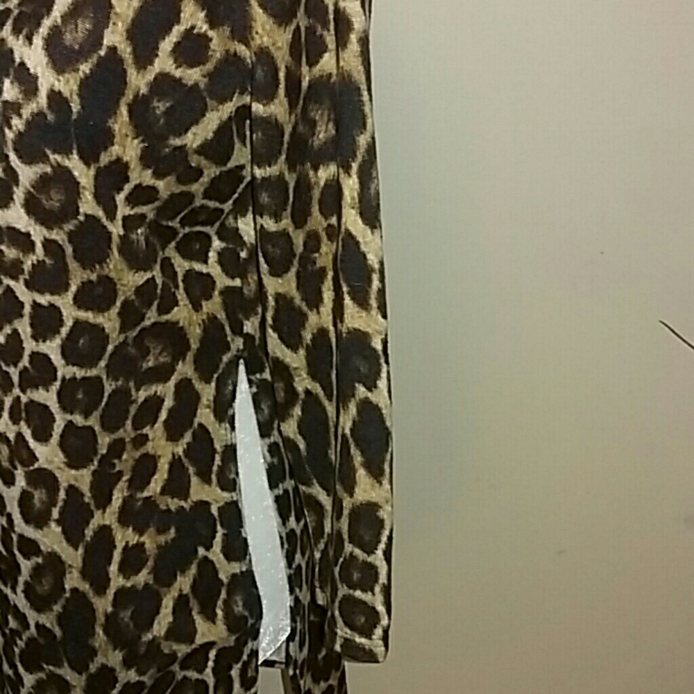 Classy leopard top - Picture 3 of 3